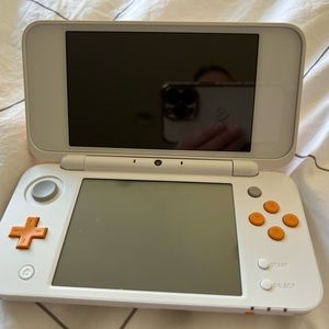 Nintendo 3DS *LIKE NEW CONDITION*